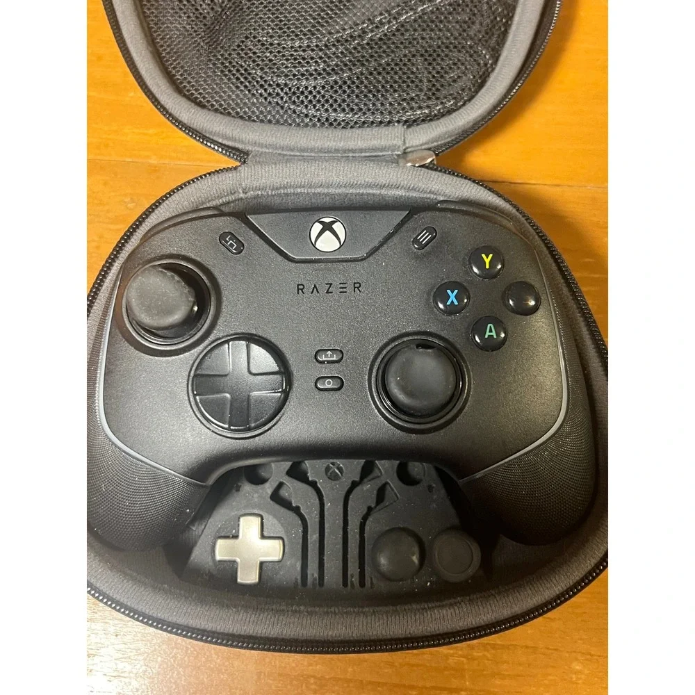Razer Wolverine V2 Chroma Wired Gaming‎ Controller Xbox Series X S PC RZ06-0401